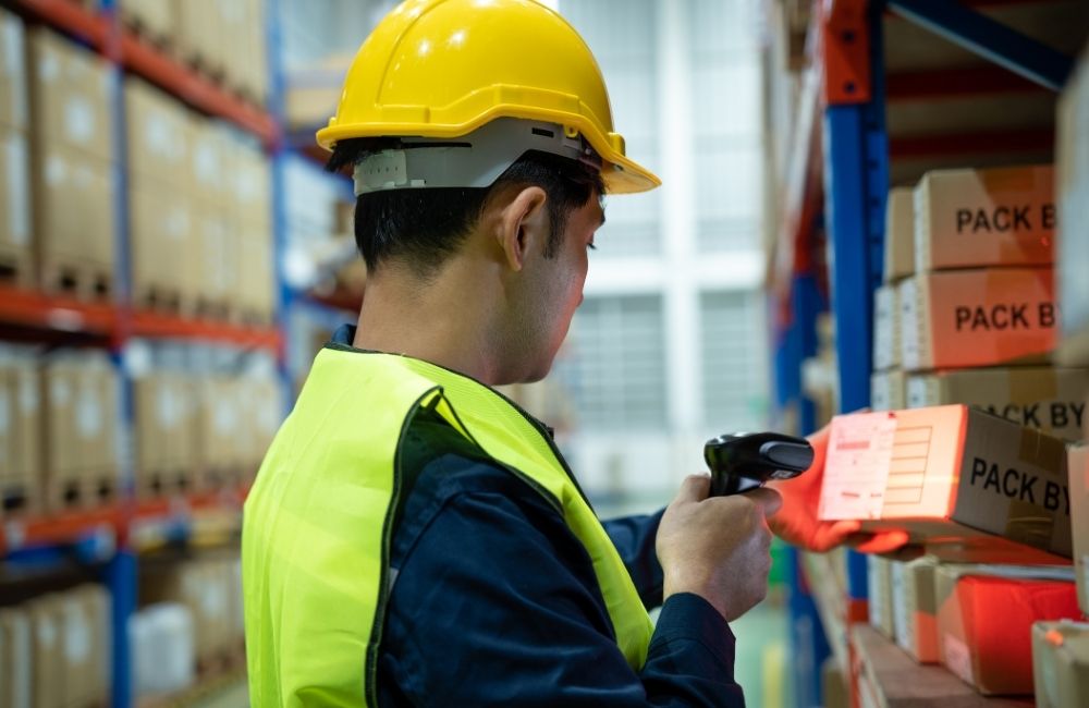 Why Real-Time Tracking Is Crucial for Improving Logistics Efficiency